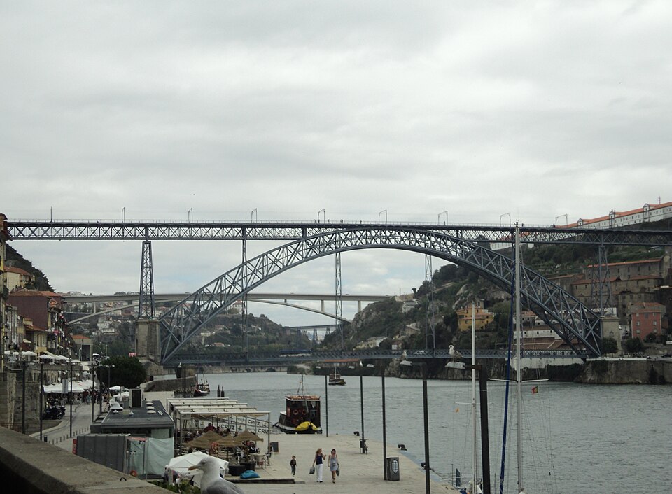 Dom Luis I bridge over the Douro river at Porto, Portugal